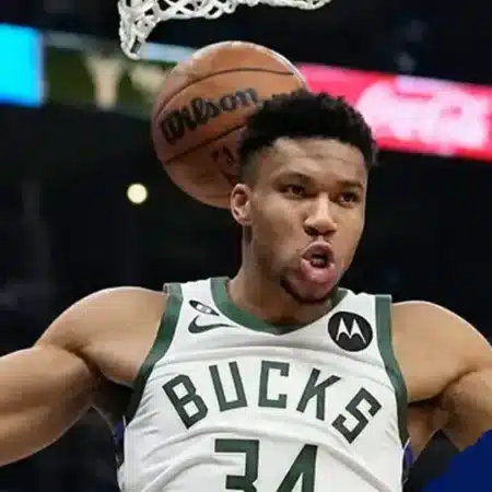 Giannis Antetokounmpo, The star player of Milwaukee Bucks, Has the 13th perfect triple-double in NBA history